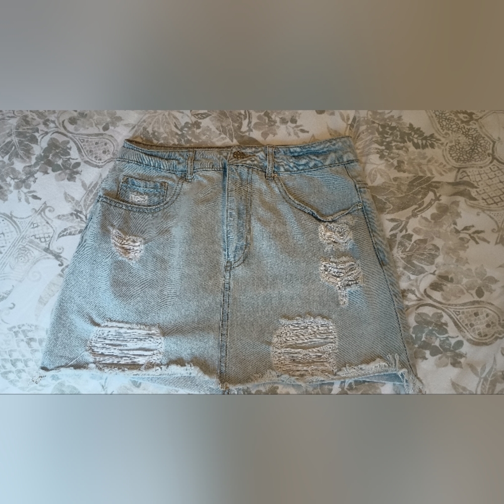 Forever 21 Light Wash Denim Frayed Skirt